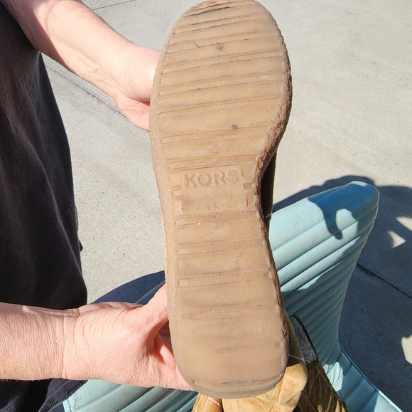 Boots - Picture 3 of 4